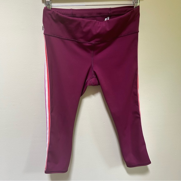 Athleta ~Contender Side Stripe Medium Capri Workout Leggings - Picture 3 of 15